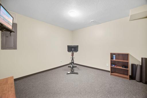 700 Mcfaddens Trail, Eagan, MN 55123