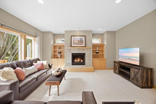 700 Mcfaddens Trail, Eagan, MN 55123