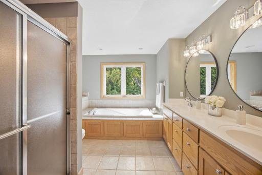 700 Mcfaddens Trail, Eagan, MN 55123