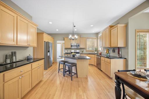 700 Mcfaddens Trail, Eagan, MN 55123