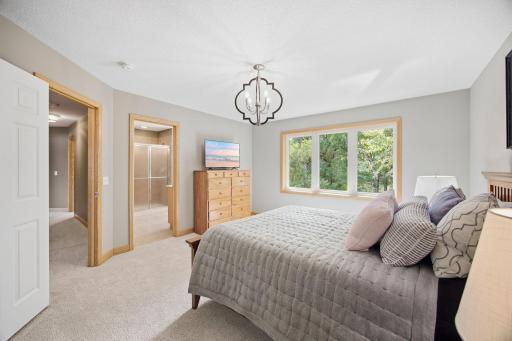 700 Mcfaddens Trail, Eagan, MN 55123