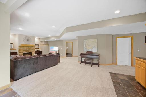 700 Mcfaddens Trail, Eagan, MN 55123