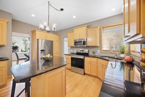 700 Mcfaddens Trail, Eagan, MN 55123