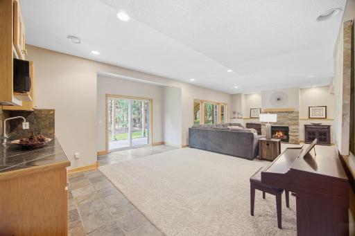 700 Mcfaddens Trail, Eagan, MN 55123