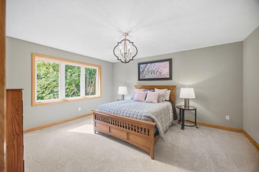 700 Mcfaddens Trail, Eagan, MN 55123
