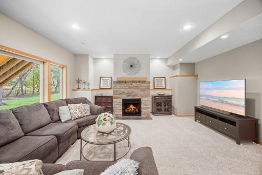 700 Mcfaddens Trail, Eagan, MN 55123