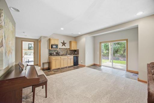 700 Mcfaddens Trail, Eagan, MN 55123
