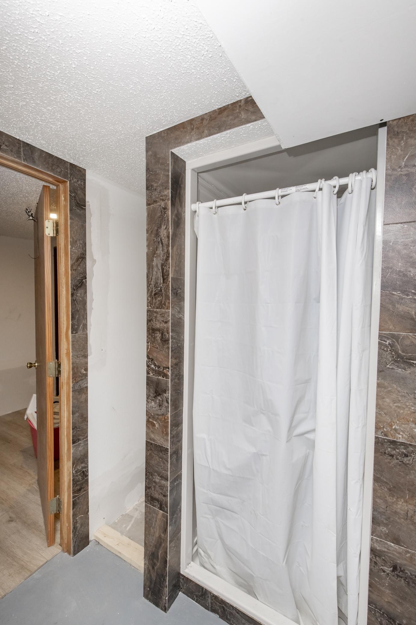 Bathroom 2 - 3/4