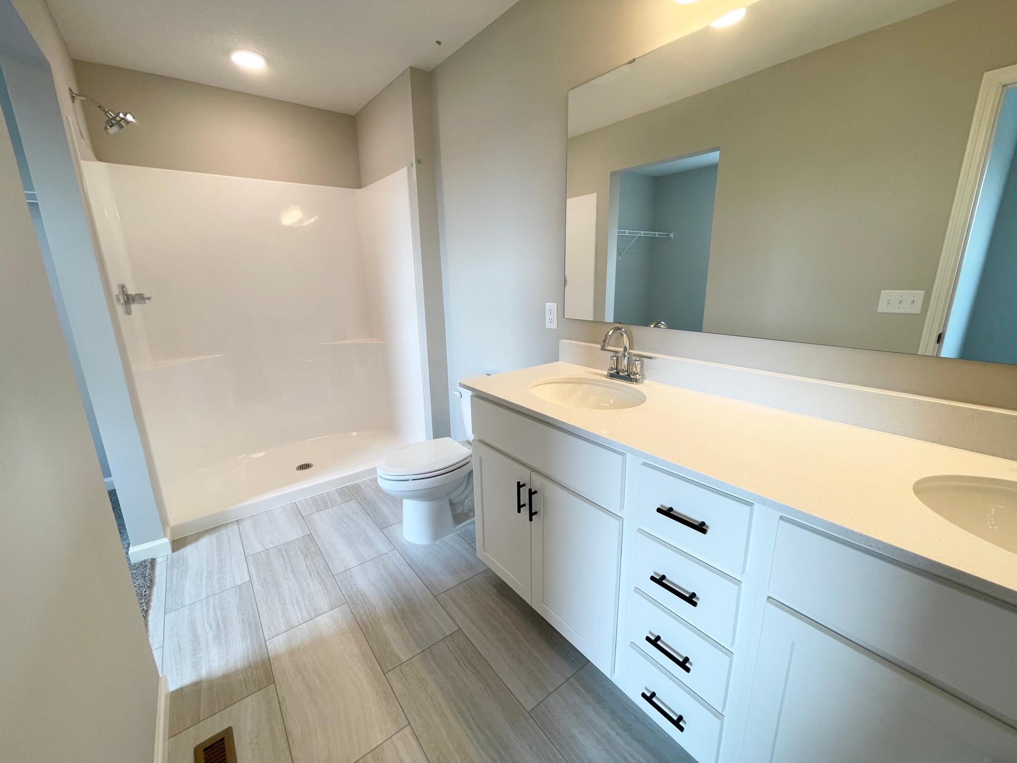 Photo shows the same floor plan but not the actual home. Photos of actual home will be uploaded when home has been completed and cleaned.