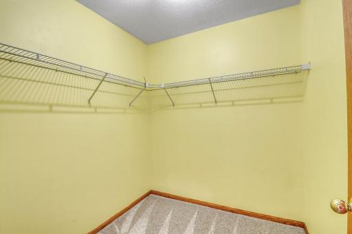 Bedroom1_closet1_1-g.jpg