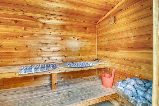Sauna_Interior1_1-g.jpg
