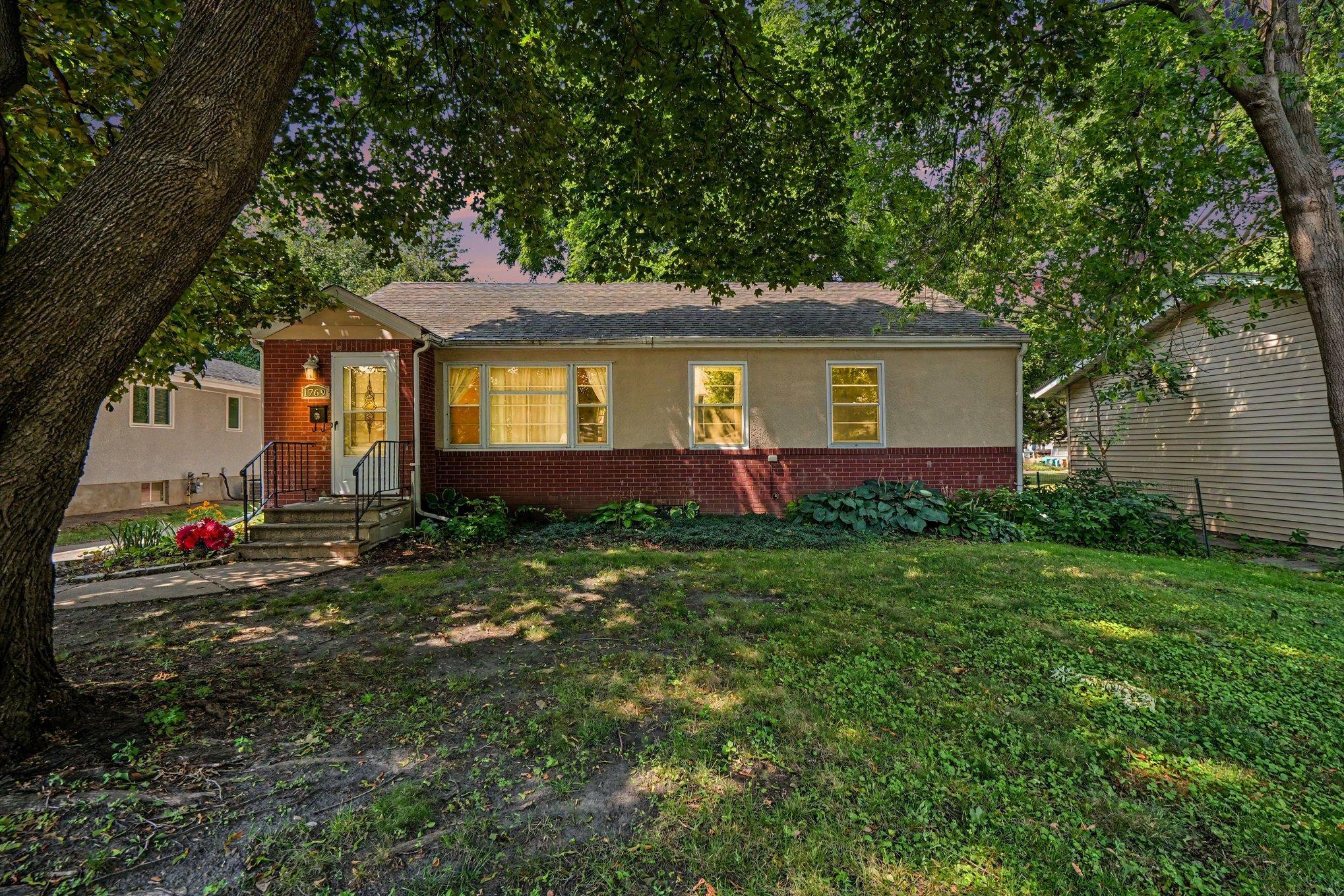 Welcome home to this move-in-ready Lauderdale Rambler!