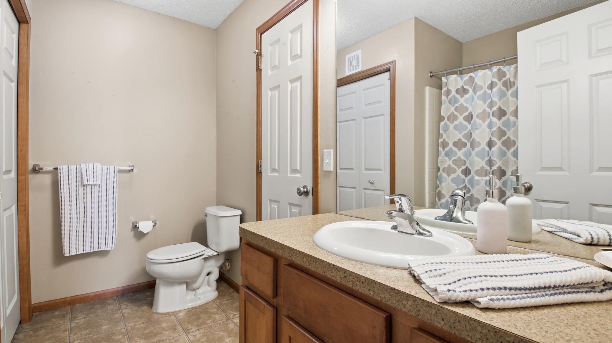 Spacious, upper-level full bath with its pass-through door to the primary bedroom.