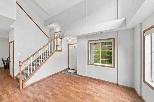 556 Willoughby Way W, Minnetonka, MN 55305