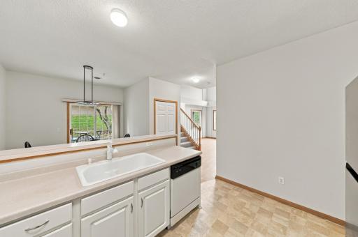 556 Willoughby Way W, Minnetonka, MN 55305