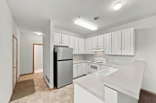 556 Willoughby Way W, Minnetonka, MN 55305