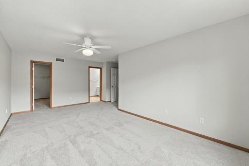 556 Willoughby Way W, Minnetonka, MN 55305