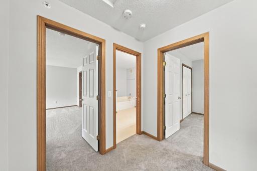 556 Willoughby Way W, Minnetonka, MN 55305