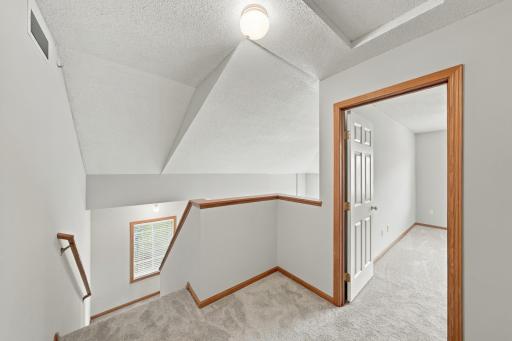 556 Willoughby Way W, Minnetonka, MN 55305
