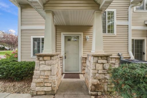 556 Willoughby Way W, Minnetonka, MN 55305