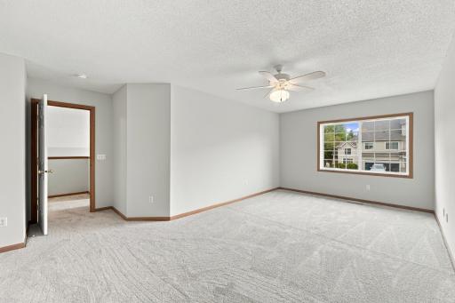 556 Willoughby Way W, Minnetonka, MN 55305