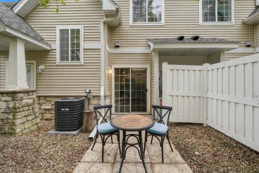 556 Willoughby Way W, Minnetonka, MN 55305