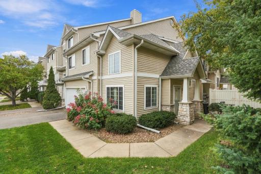 556 Willoughby Way W, Minnetonka, MN 55305