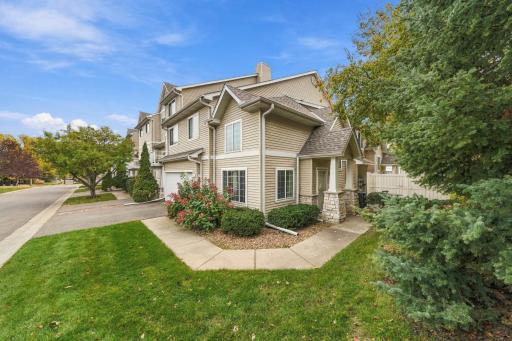 556 Willoughby Way W, Minnetonka, MN 55305