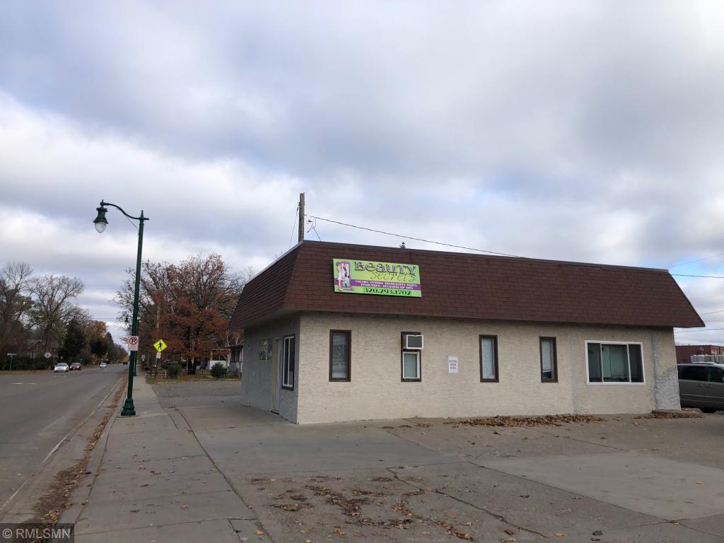 Extra building included in sale or sold separately if tenant desires.jpeg