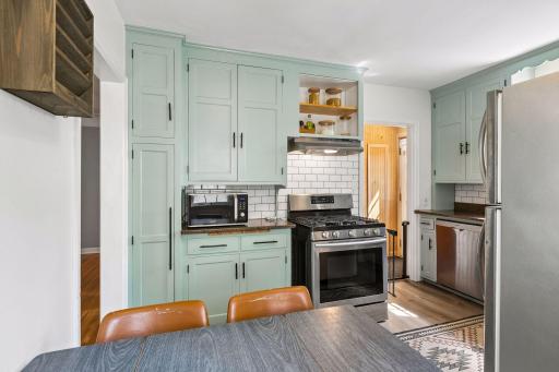 4140 Zenith Avenue N, Robbinsdale, MN 55422