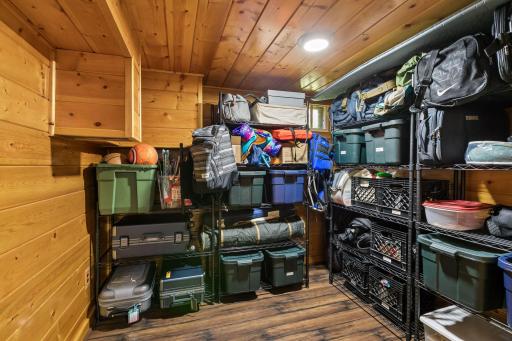 4140 Zenith Avenue N, Robbinsdale, MN 55422