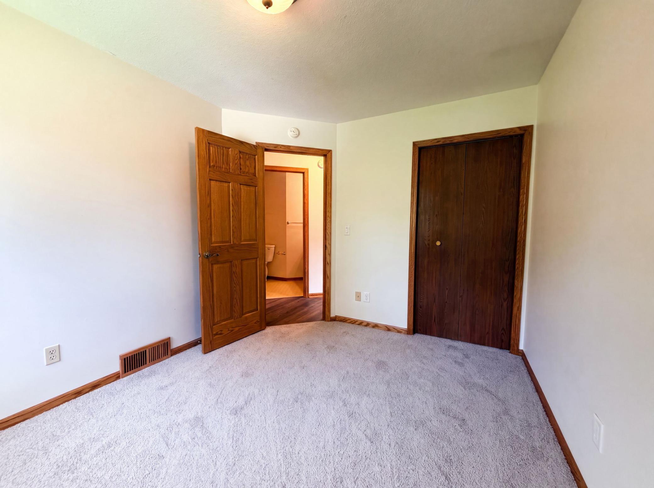 listing_16.jpg