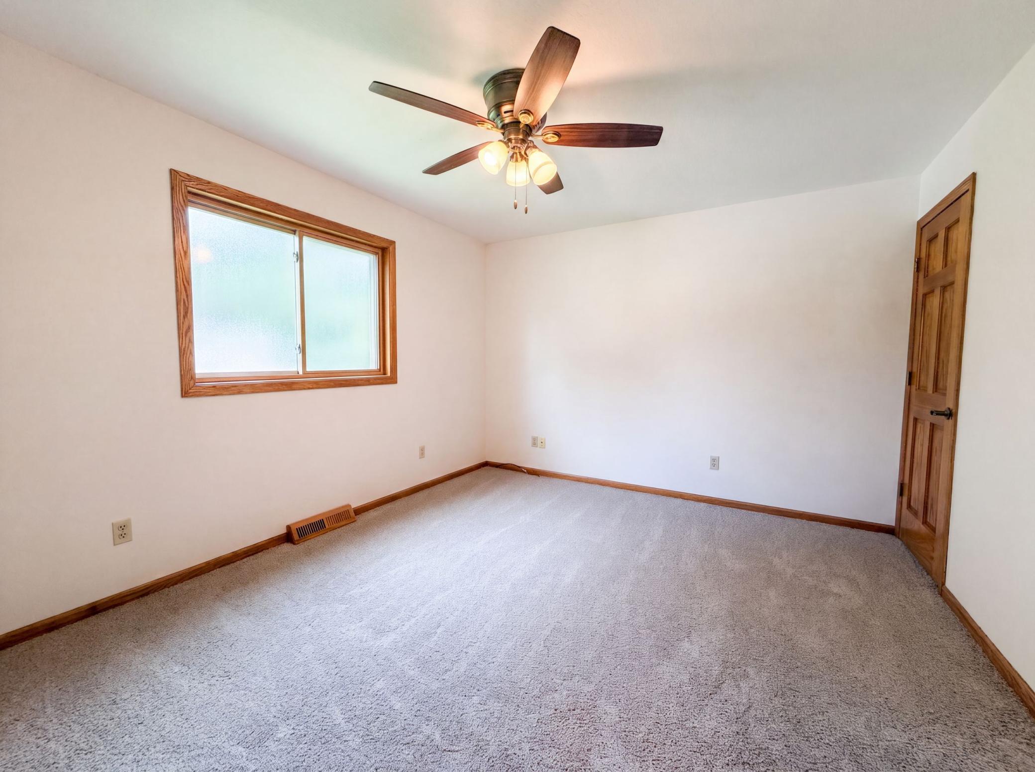 listing_14.jpg