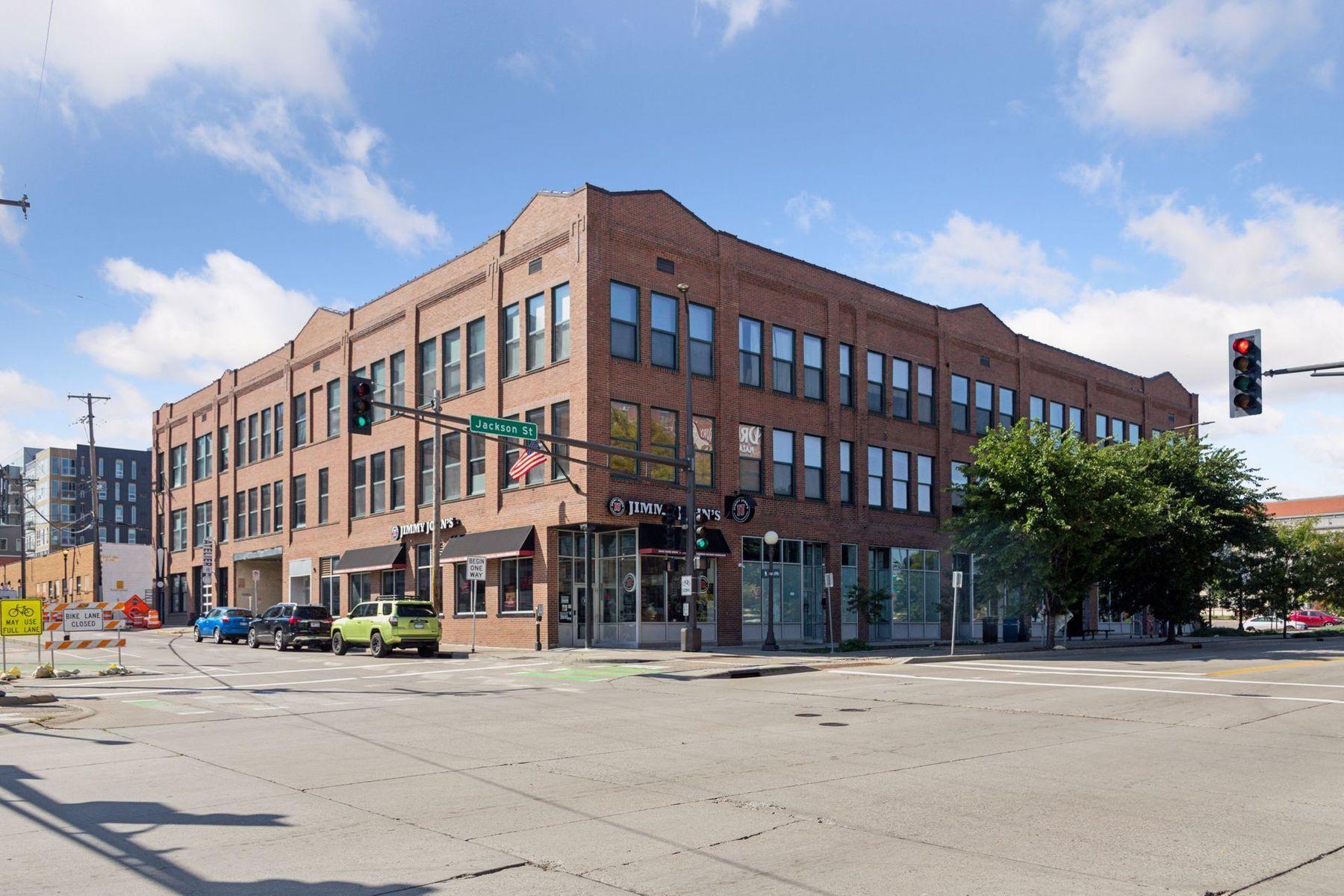 Historic loft building in Downtown St. Paul with easy access to major hospitals, transit, dining, and everyday conveniences.