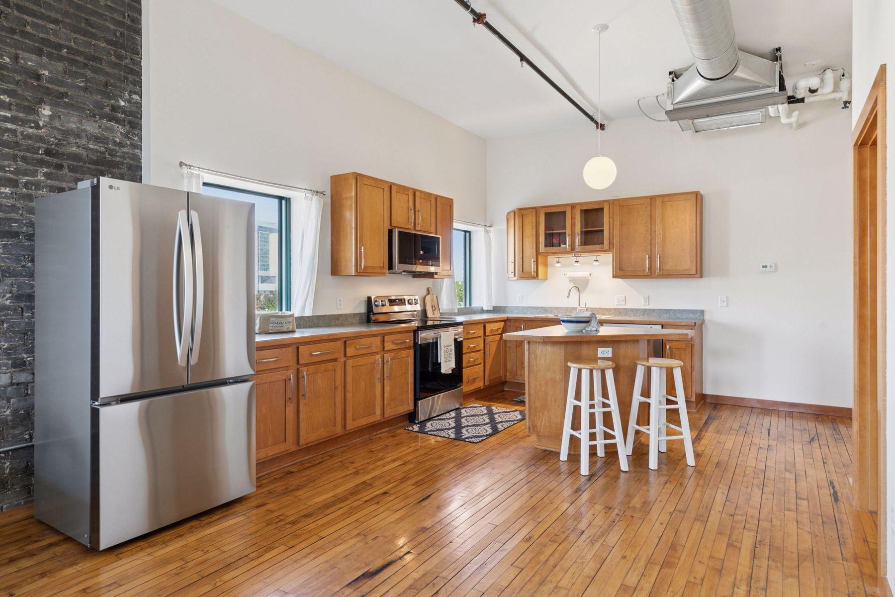 Stainless steel range, microwave, and ample counter space