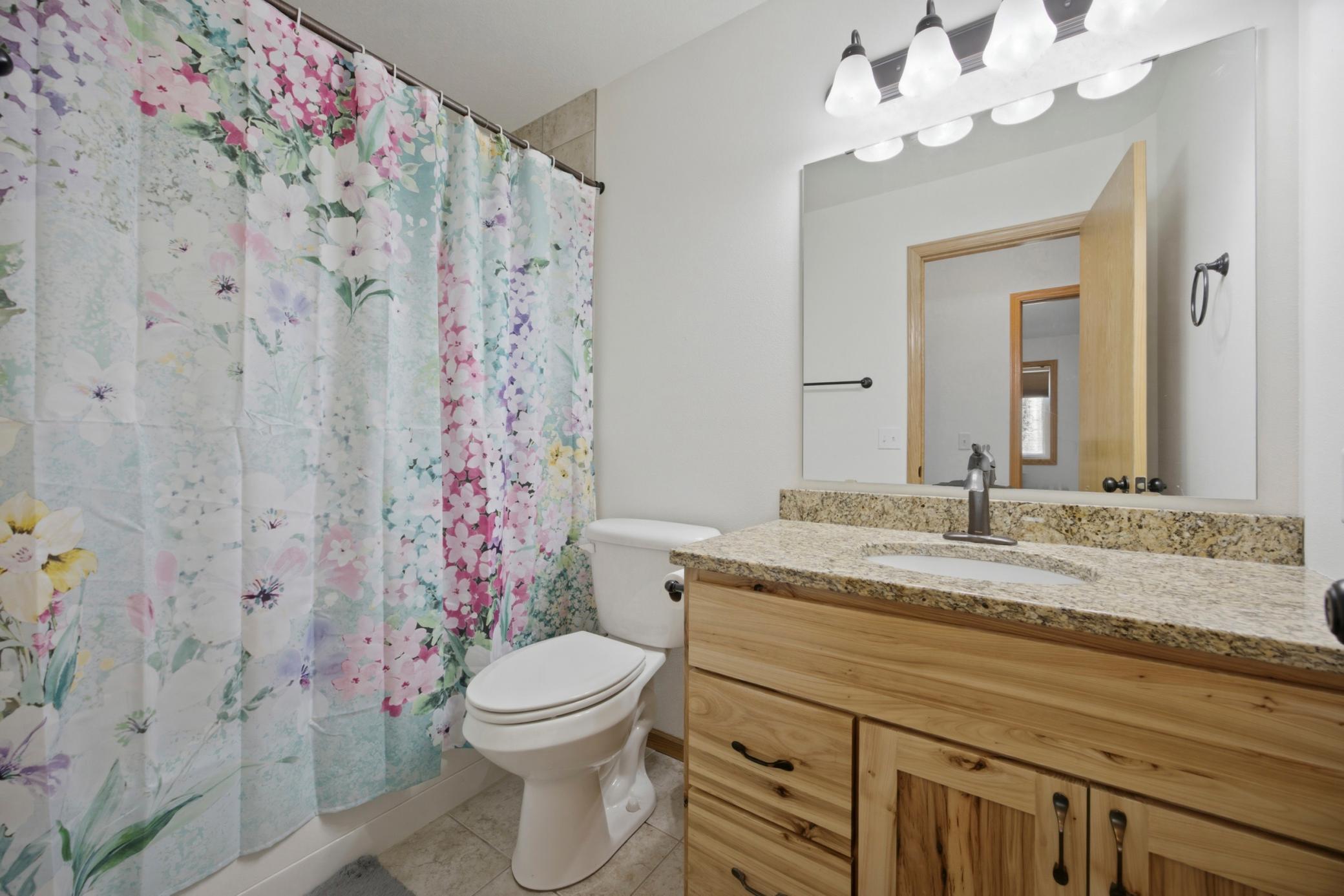 Main Floor Full Bath w/ Jetted Tub & Tile Surround