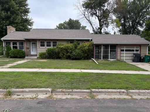408 Southview Dr, Marshall, MN 56258