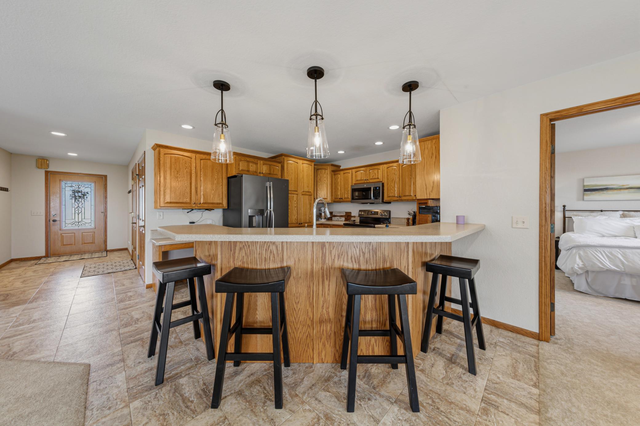 Kitchen breakfast bar