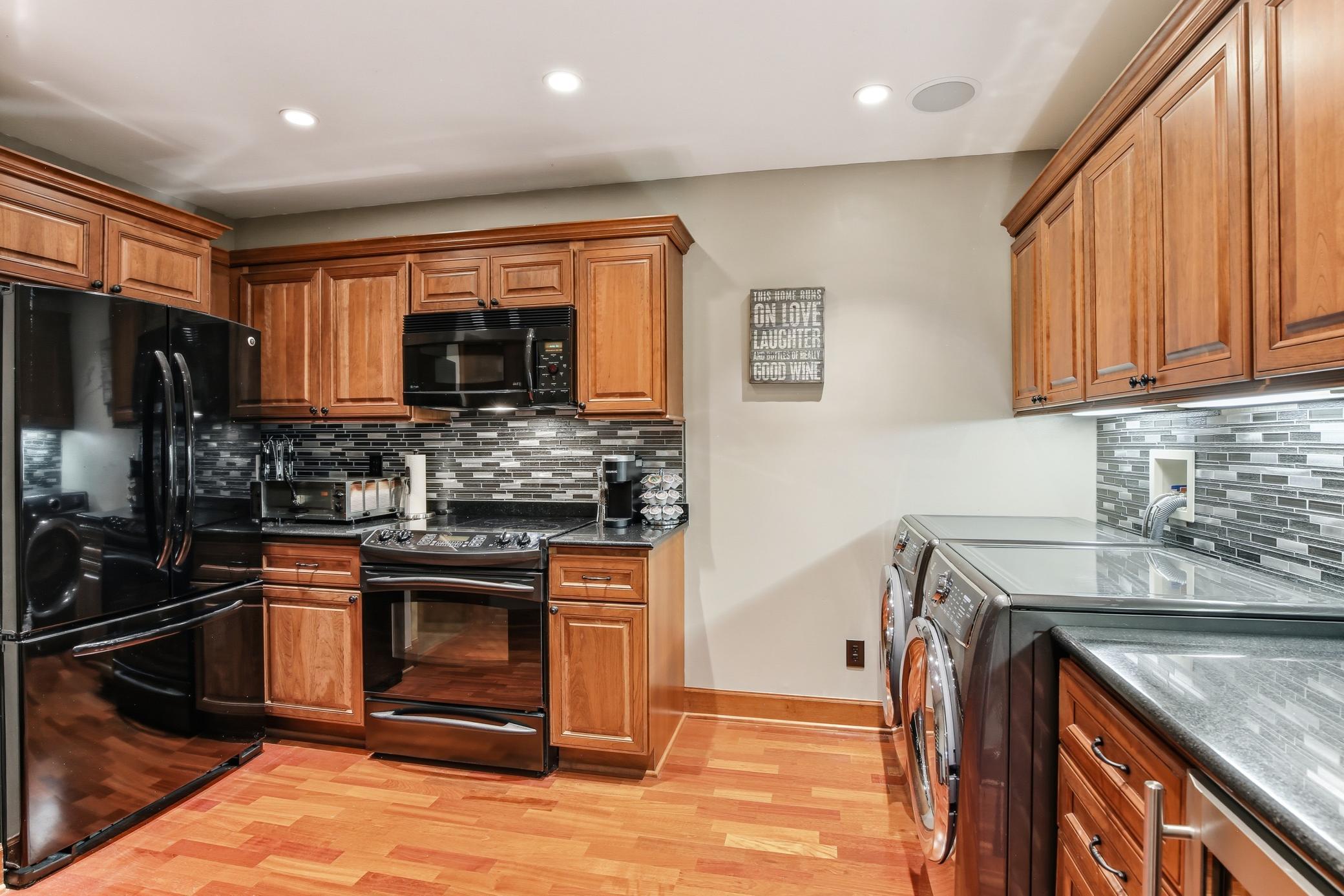 46-print-12250-Lakeview-Dr-N-46.jpg