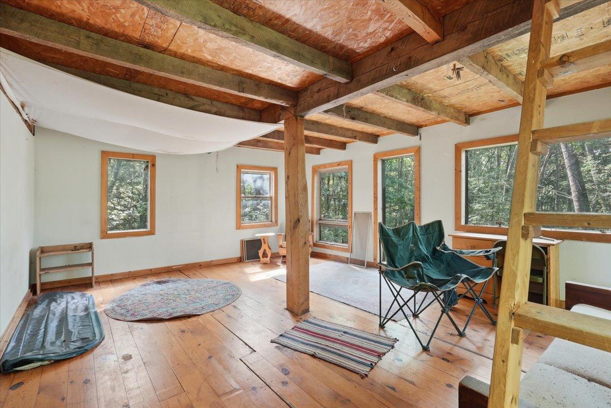08-Upper Living Area.jpg