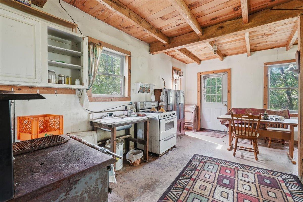 05-Kitchen.jpg