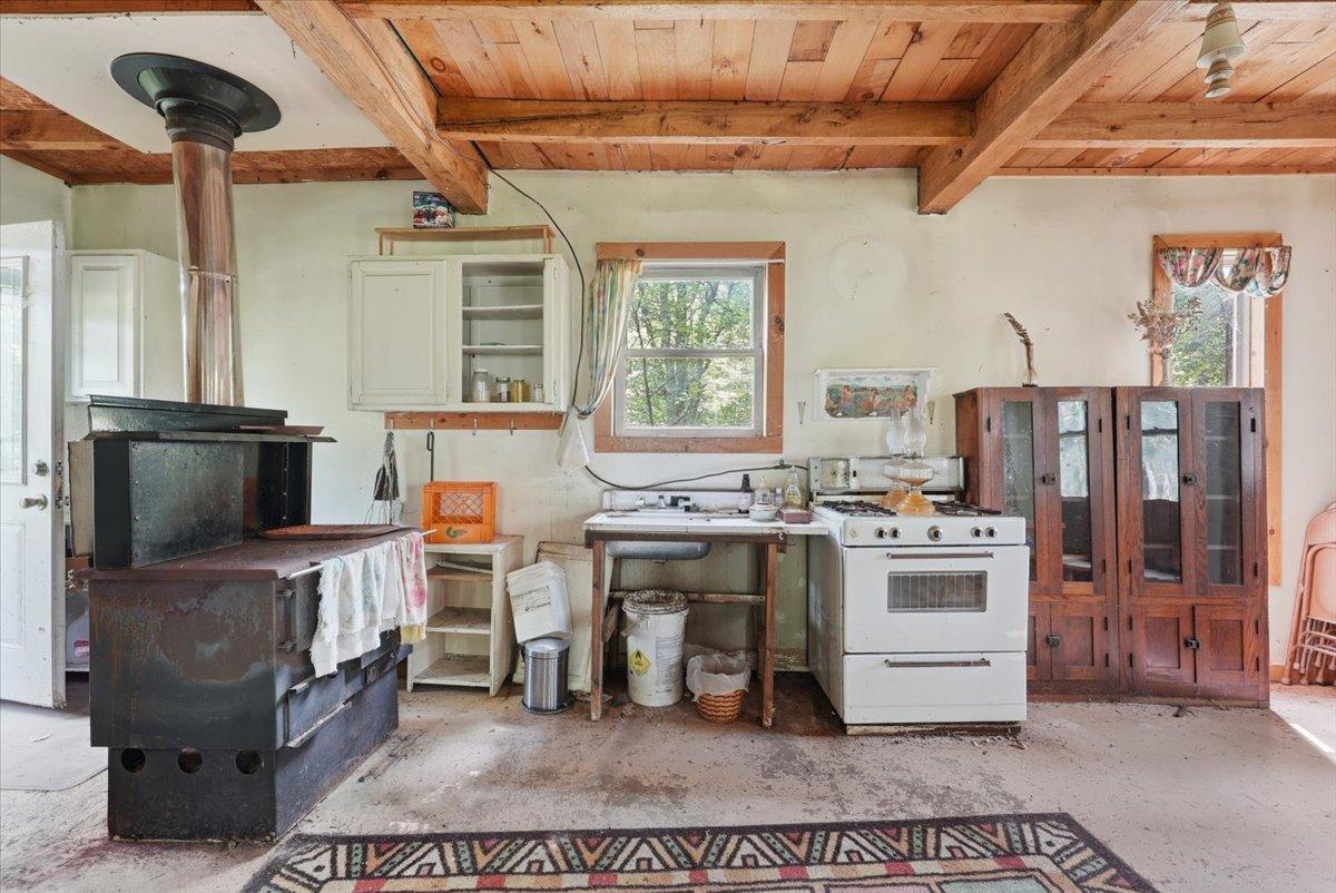04-Kitchen.jpg