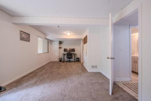 2309 Amberwood Drive, Woodbury, MN 55125