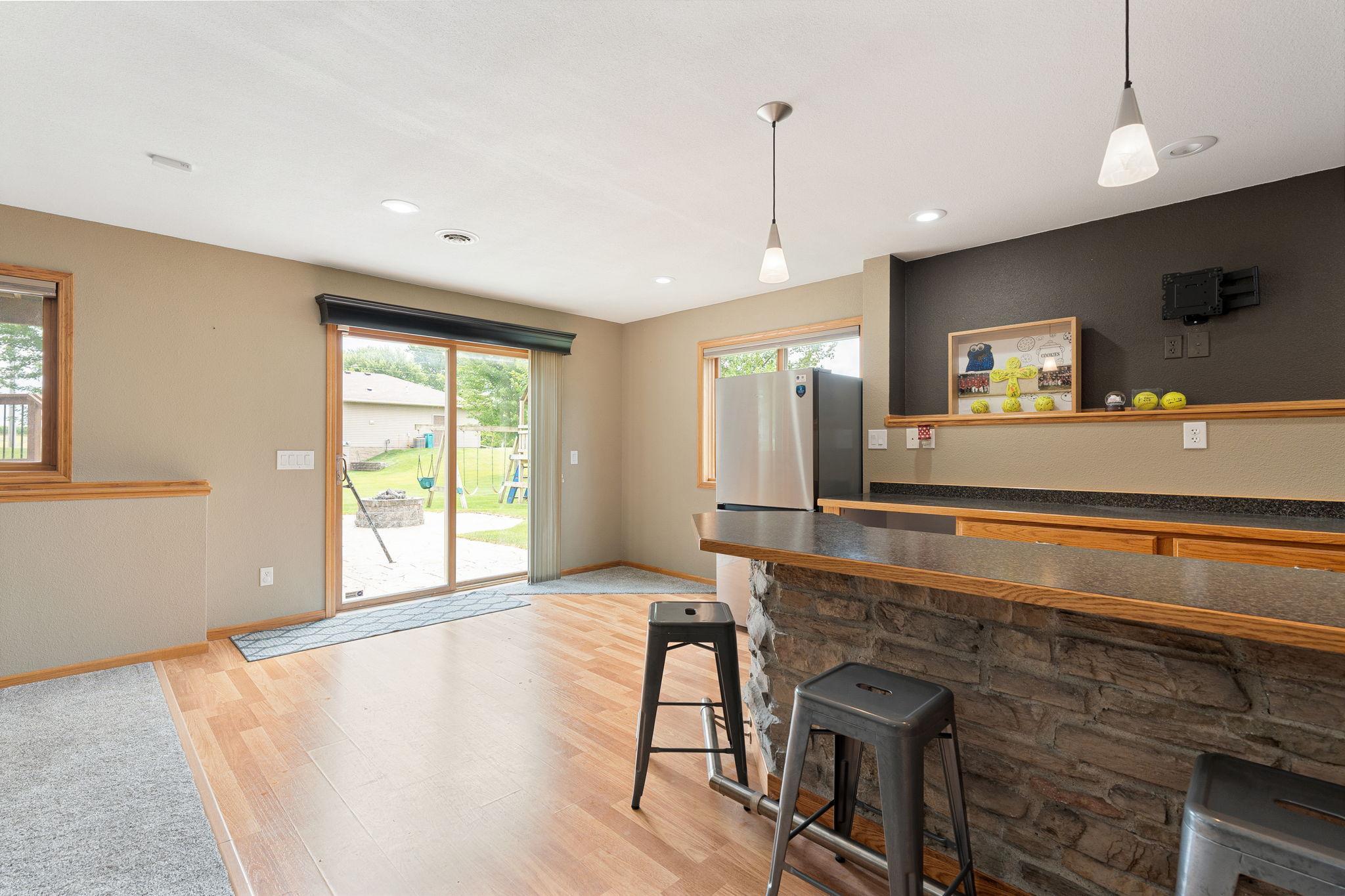 73-web-or-mls-375-hickory-ln-ne.jpg