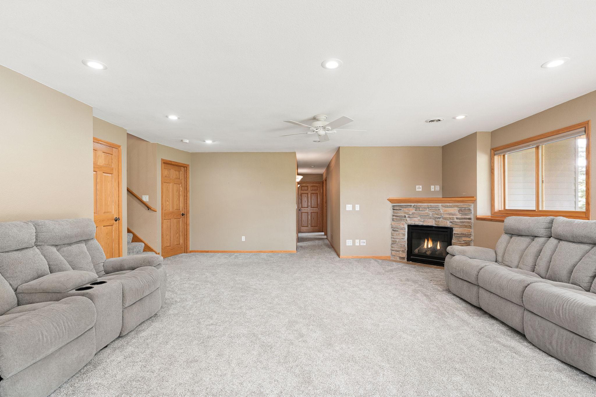 70-web-or-mls-375-hickory-ln-ne.jpg