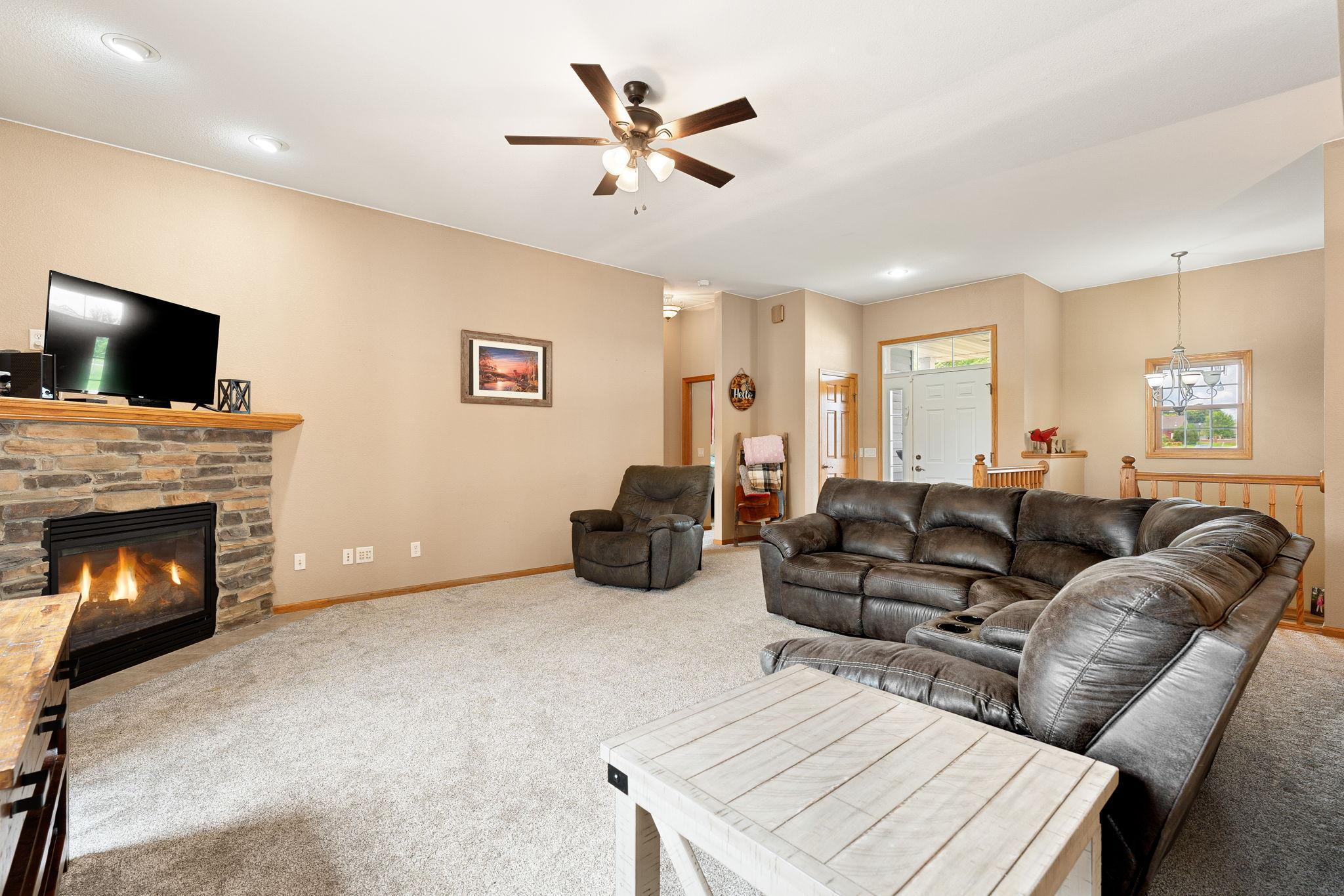 39-web-or-mls-375-hickory-ln-ne.jpg