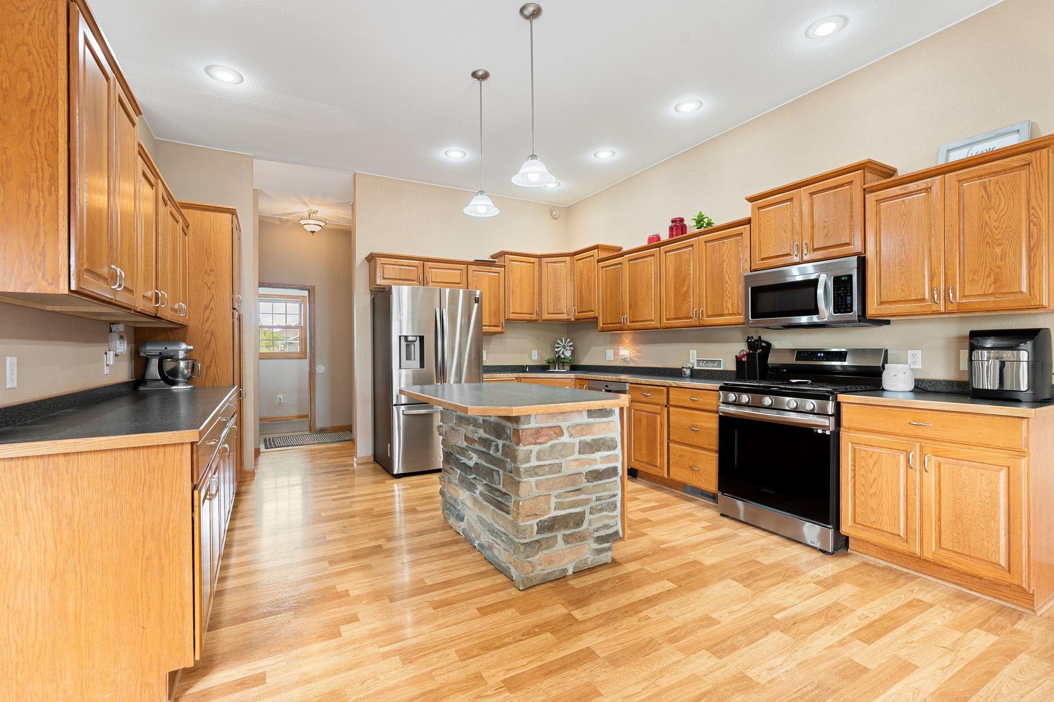 40-web-or-mls-375-hickory-ln-ne.jpg