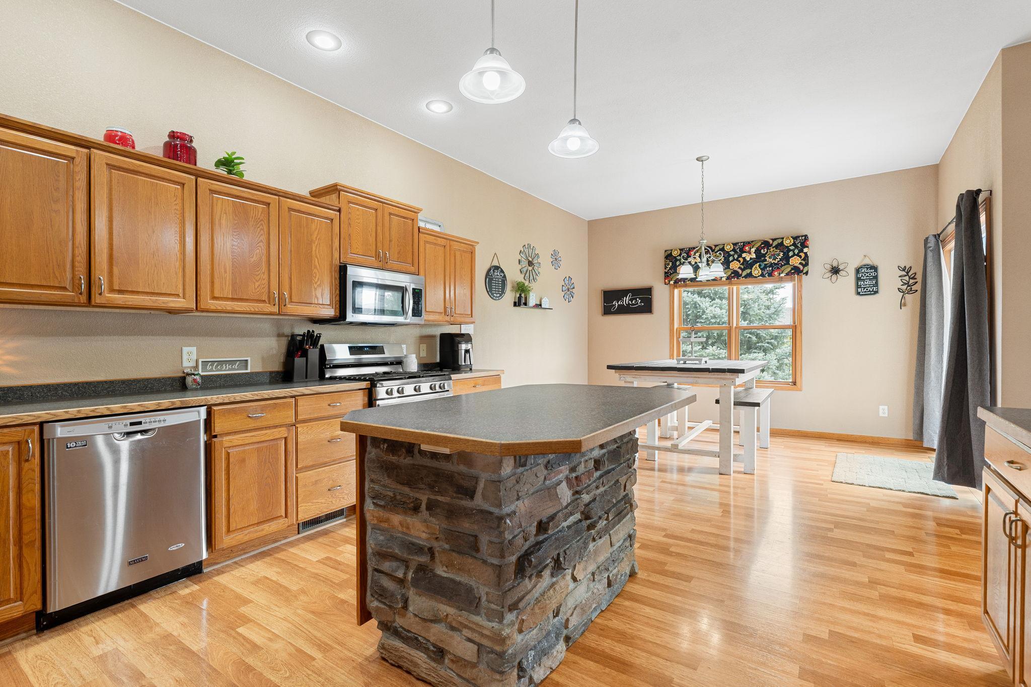 43-web-or-mls-375-hickory-ln-ne.jpg