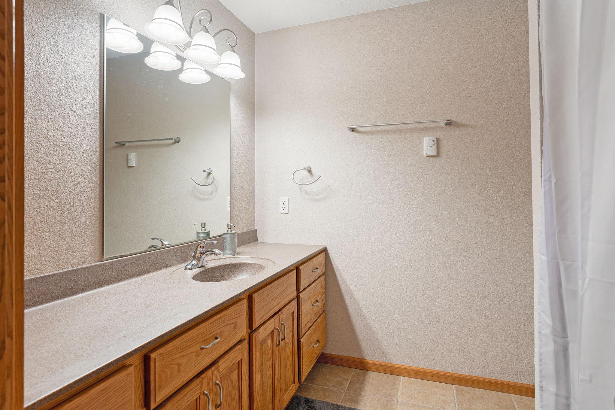 76-web-or-mls-375-hickory-ln-ne.jpg