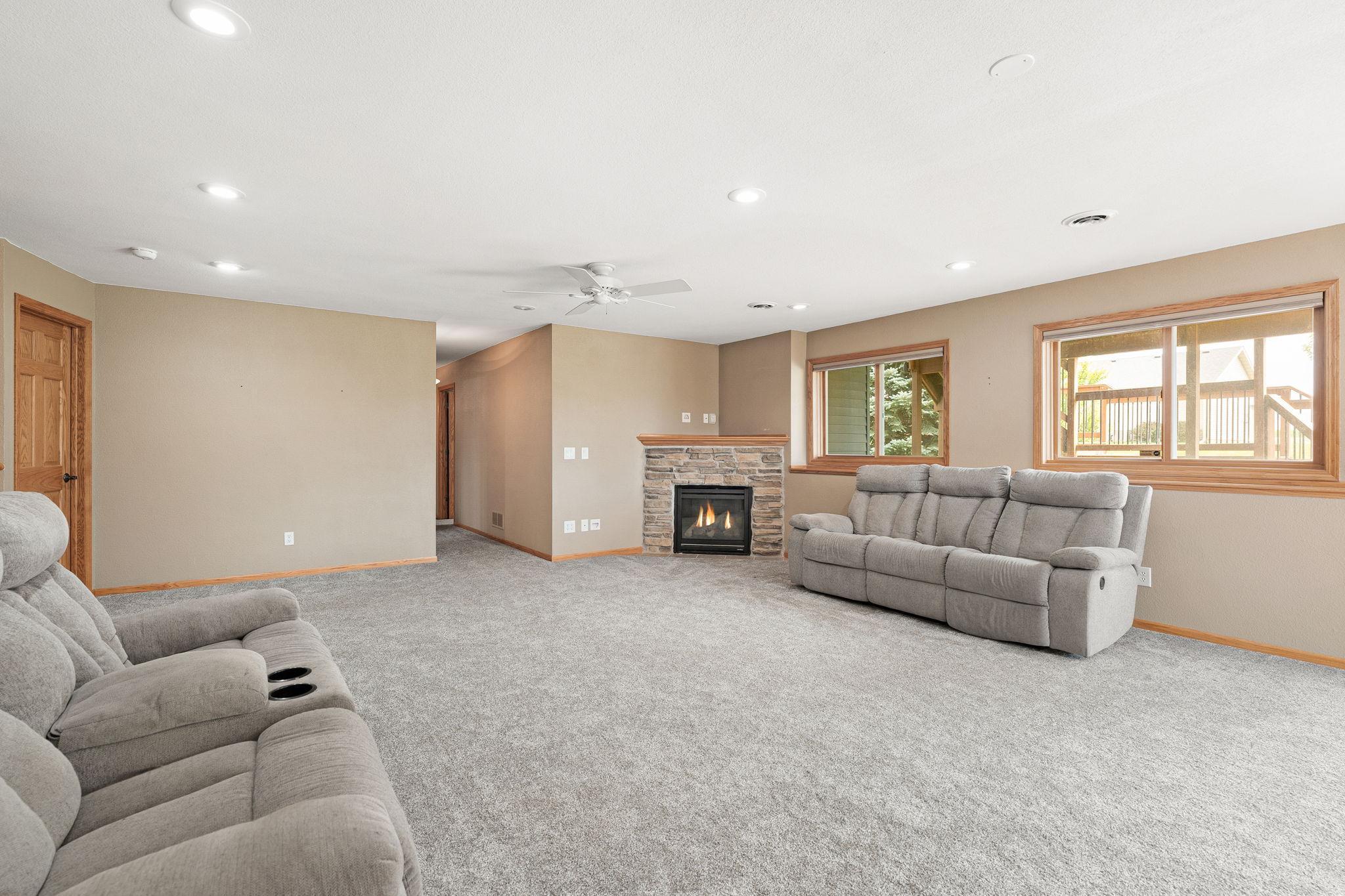 68-web-or-mls-375-hickory-ln-ne.jpg